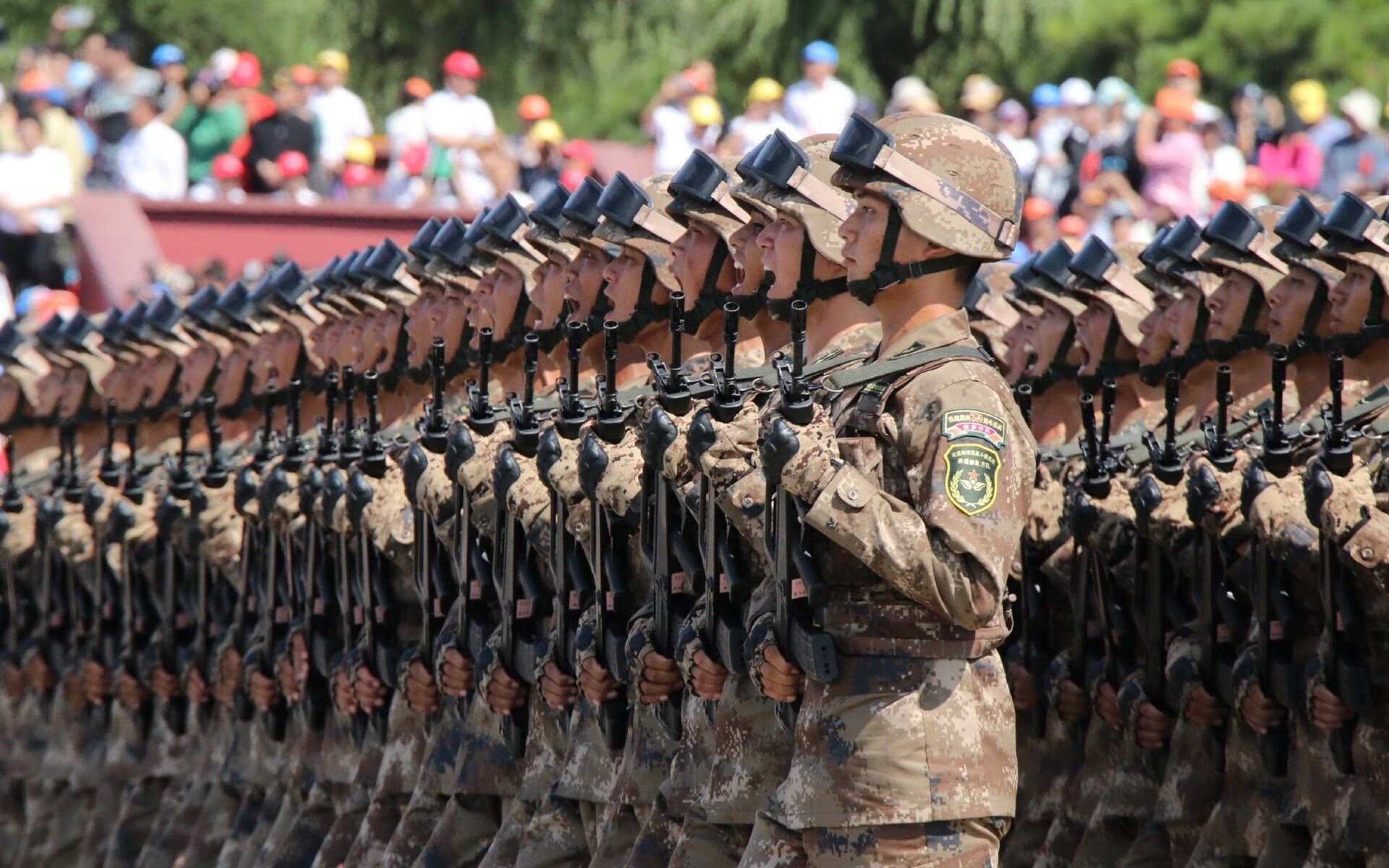 开云APP-_极限滑草赛：在坡地上体验速度奇迹_，滑草滑道视频