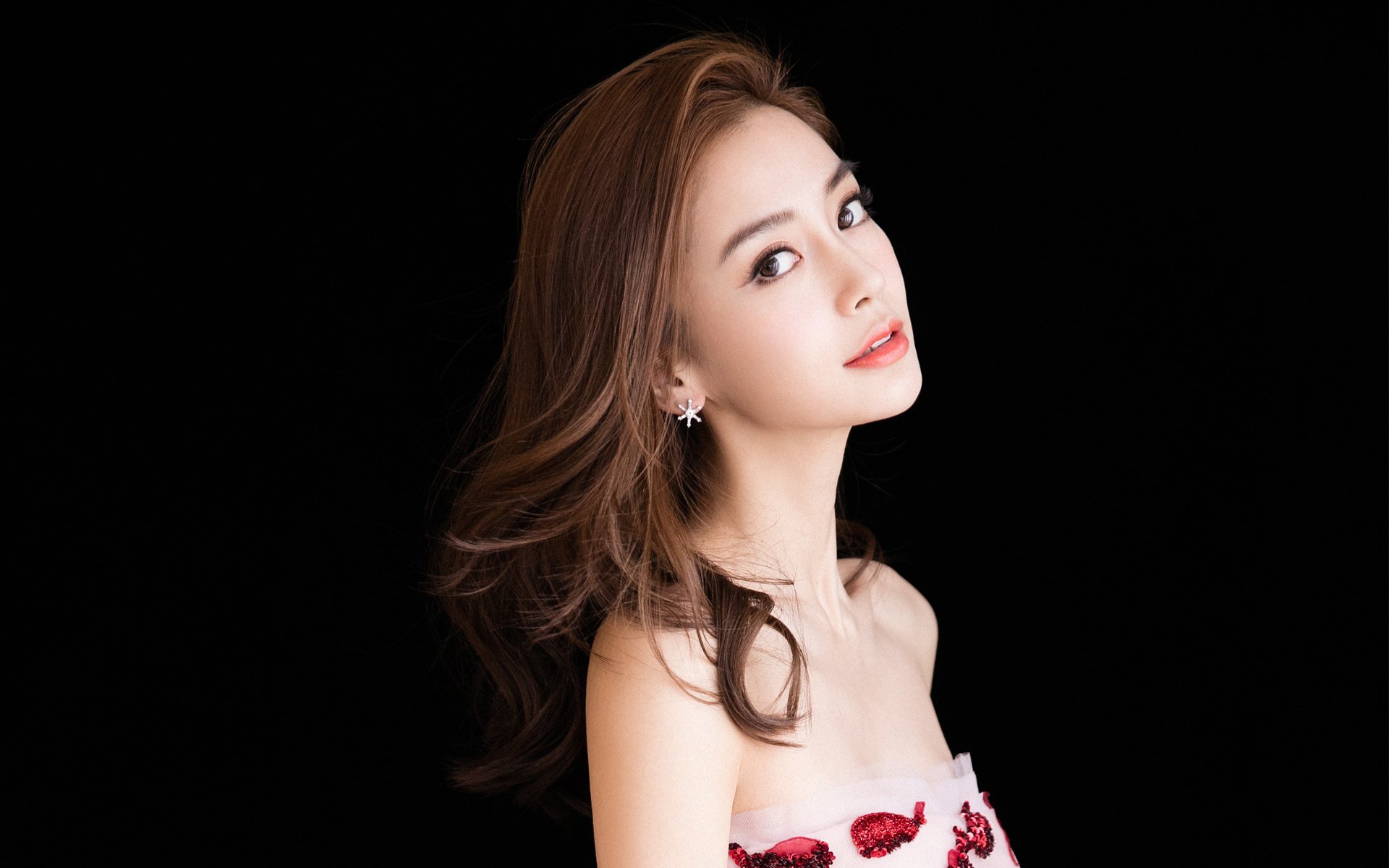 意大利在欧洲杯小组赛中0-1负于西班牙,陷入出线危机。,意大利球队欧洲杯