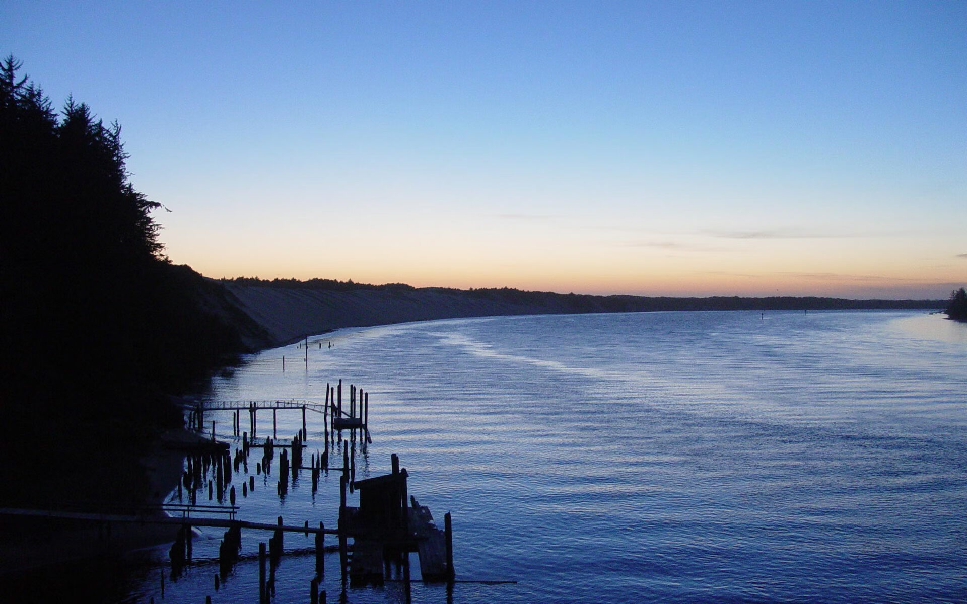 主场士气高涨,全力以赴争取胜利,全力争胜的成语