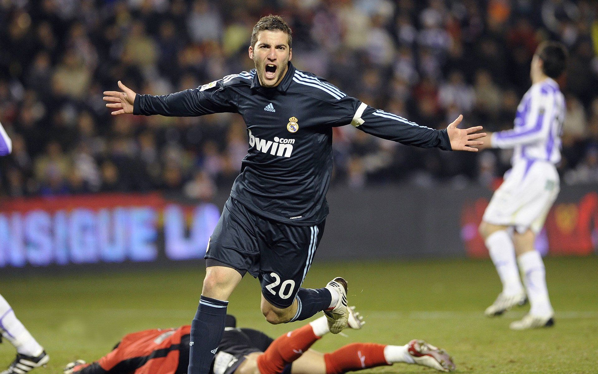 开云网站-全北蔚山死敌对决再掀高潮，全北现代对蔚山现代历史战绩