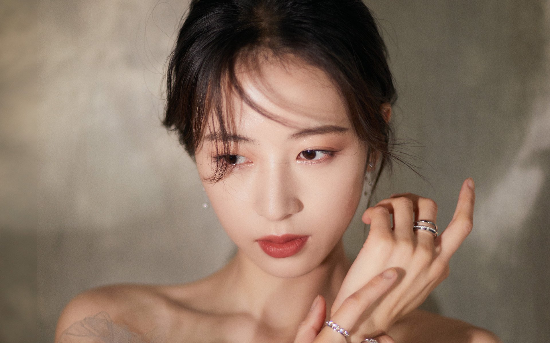 开云在线直播-梅罗受伤备战欧洲杯，球迷担忧表情尴尬，梅罗对战数据