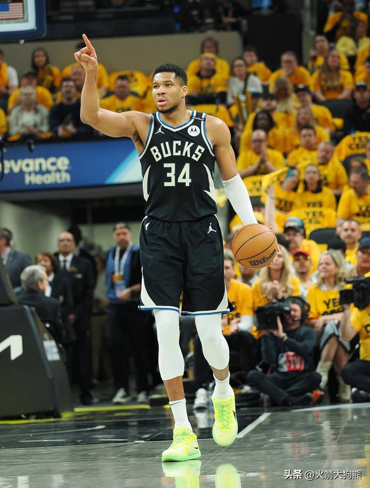 开云体育：战术分析：雄鹿队如何利用字母哥的突破，撕裂对手防线？的简单介绍